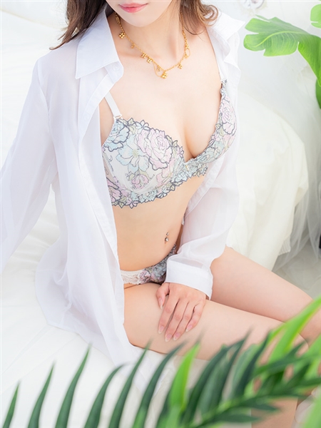 泉まいら(23) 禁断のメンズエステR18 堺・南大阪店の写真3枚目 (岸和田発/回春エステ)