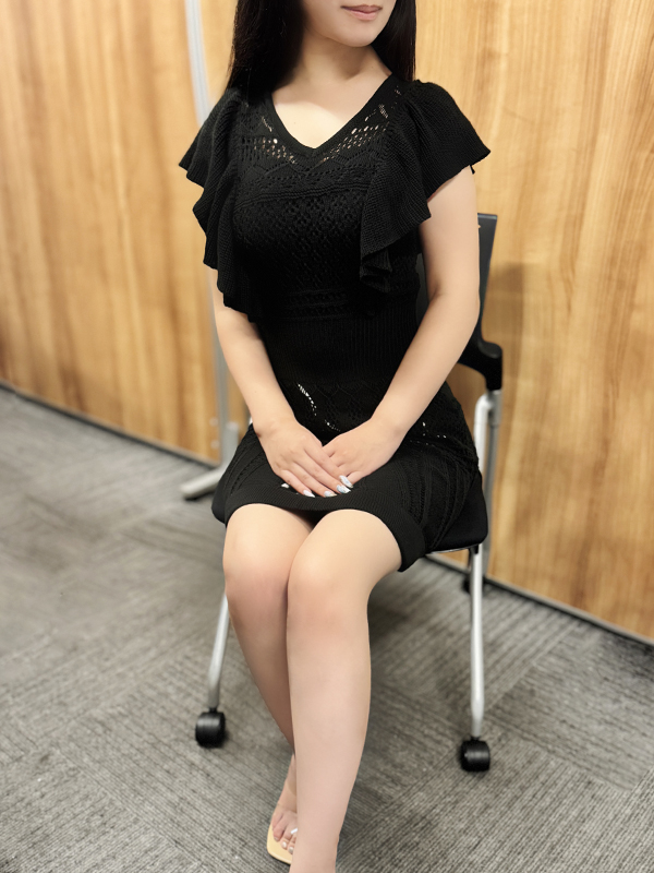 -TUBAKI- 黒髪ロングの艶やかな髪とスッと通った小さな鼻に切れ長の瞳。